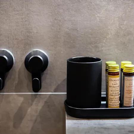 Апартаменты Center Sanctuary Modern Business-class With Free Parking In The Heart Of *