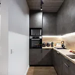 Center Sanctuary Modern Business-class With Free Parking In The Heart Of